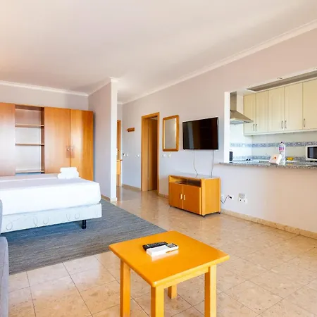 #198 Mar Pool & Location Portimão