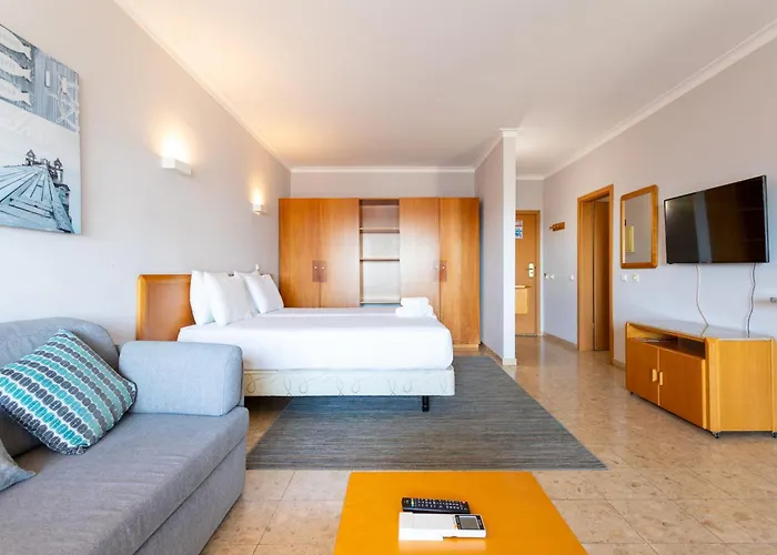 #198 Mar Pool & Location * Portimão