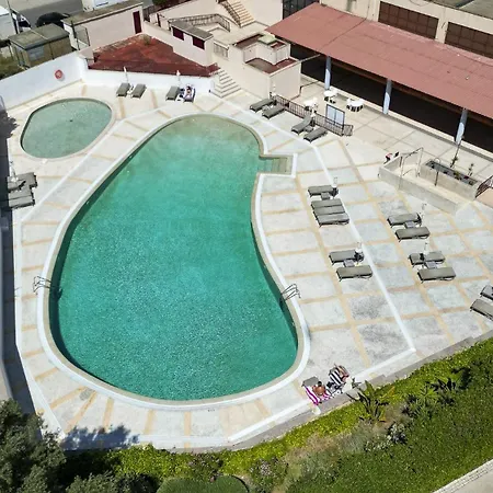 #198 Mar Pool & Location * Portimão