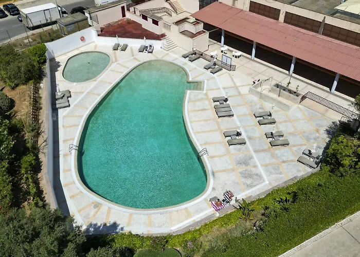 #198 Mar Pool & Location * Portimão